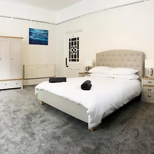 Summer Breeze. 3-bed Close To The Bournemouth